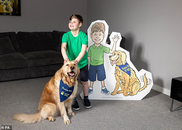 هاتان الشخصيتان مستوحاة من أليكس ماكوين البالغ من العمر سبع سنوات، من ويست ميدلاندز، وكلبه الصديق المسمى تشانس، اللذين تم اختيارهما 