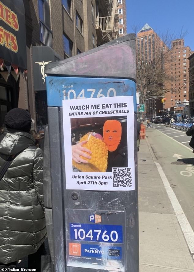 ونشر إعلانات في جميع أنحاء المدينة يطلب فيها من الناس 