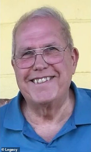 شعر تيموثي ماكلولين، 42 عامًا، بالحاجة إلى الرد، فكتب نعيه لوالده جيمس جي بيكر، 81 عامًا، في الصورة، وهو رجل إطفاء متقاعد في ميلفورد بولاية كونيتيكت.
