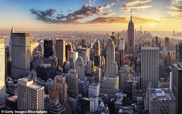 وتأتي نيويورك في المركز الرابع باعتبارها واحدة من أغلى الأماكن للعيش في البلاد، مما يجعل من الصعب للغاية على السكان الادخار