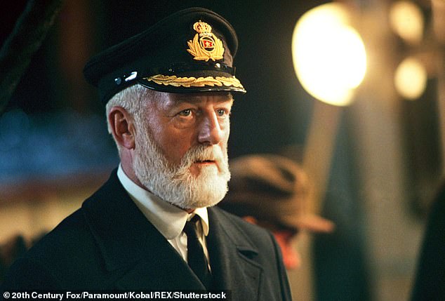 كما قام الممثل بدور الكابتن إدوارد سميث في فيلم تيتانيك الحائز على جائزة الأوسكار عام 1997 (في الصورة)