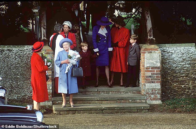 الأمير هاري مع عائلته في قداس عيد الميلاد التقليدي في ساندرينجهام عام 1989