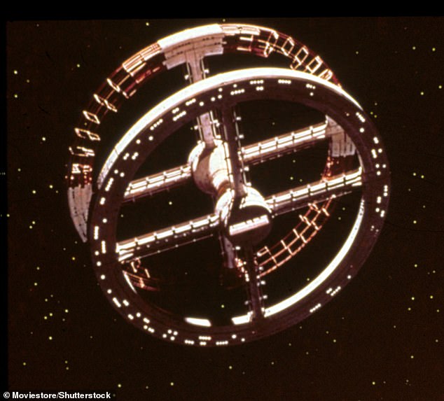 هيكل دوار عملاق كما في عام 2001: رحلة الفضاء (في الصورة) لن يكون ضروريًا لأن رواد الفضاء يمكنهم توليد جاذبيتهم الاصطناعية عن طريق الركض بسرعة كافية في دوائر