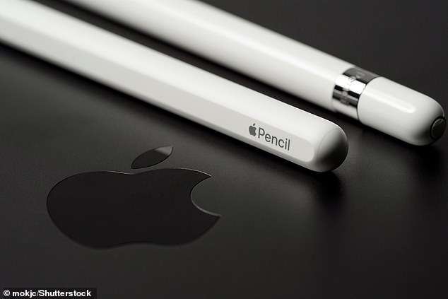 Apple Pencil عبارة عن مجموعة من ملحقات قلم القلم اللاسلكي من Apple للاستخدام مع أجهزة iPad المدعومة.  في الصورة الجيل الأول والثاني من أقلام Apple