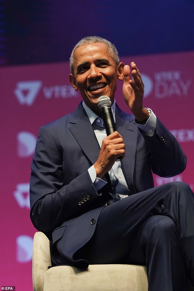 وكان يشير إلى قمة VTEX Day 2019 في ساو باولو، البرازيل، منذ خمس سنوات.  صورة لباراك أوباما في هذا الحدث