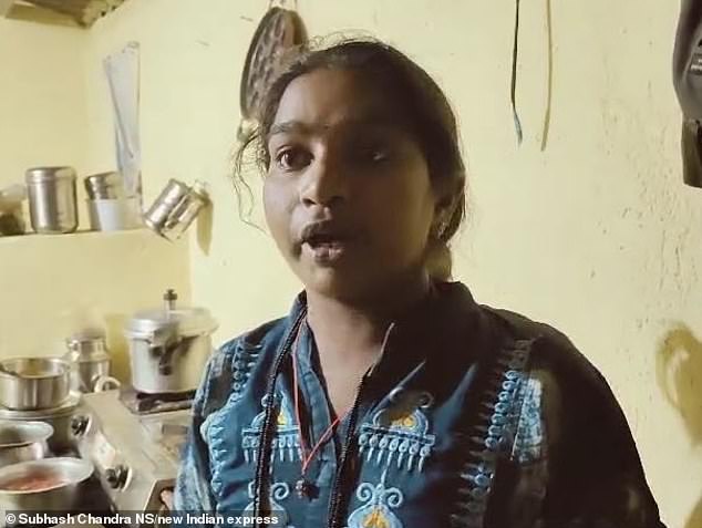 سافيتري كومار، 32 عاماً، ألقت ابنها في نهر مليء بالتماسيح