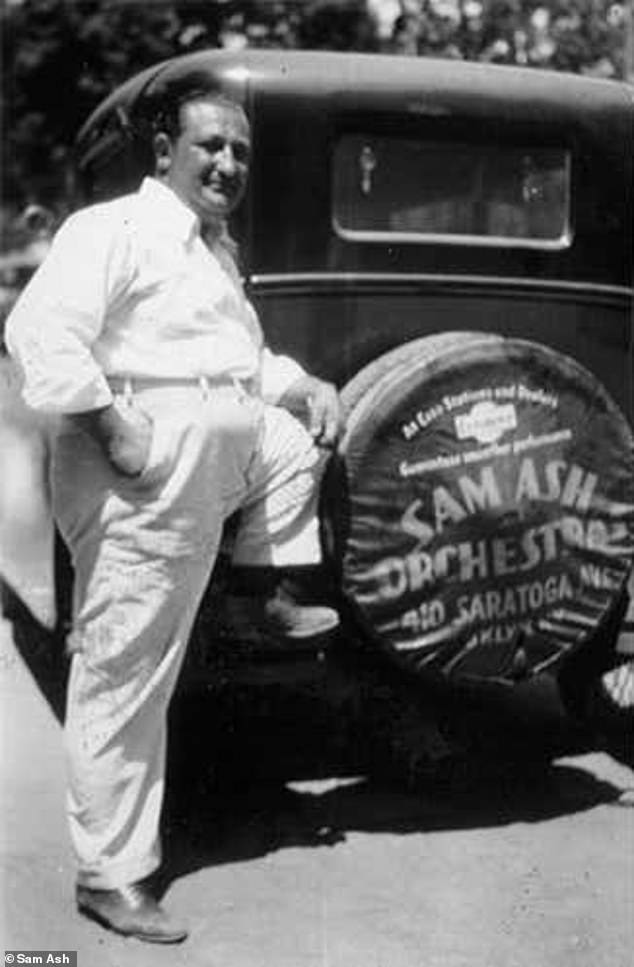 استقر سام آش في مدينة نيويورك عام 1907 بعد هجرته من النمسا