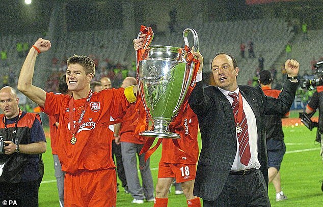 وقاد بينيتيز ليفربول إلى فوز دراماتيكي في نهائي دوري أبطال أوروبا عام 2005
