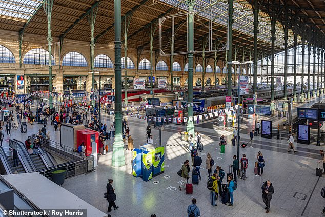 تعد محطة Gare Du Nord (أعلاه) أكثر محطات السكك الحديدية ازدحامًا في أوروبا وهي المحطة النهائية لخدمات Eurostar في باريس