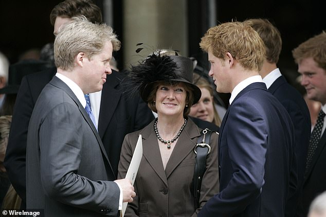 الأمير هاري يتحدث مع إيرل سبنسر والليدي سارة في عام 2007