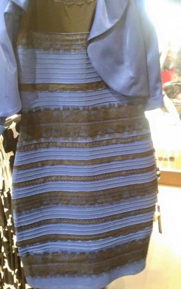 واكتسب الفستان (في الصورة) شهرة عالمية بعد انقسام مستخدمي الإنترنت حول ما إذا كان الفستان أسود أم أزرق
